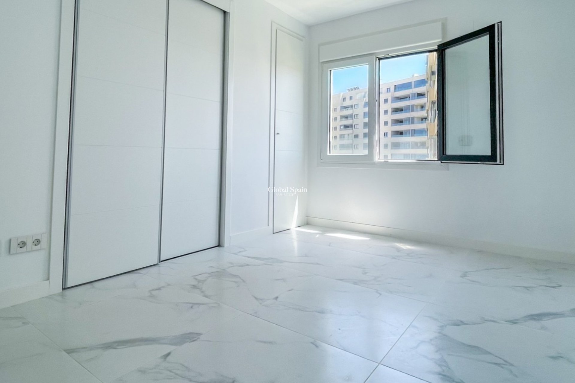 Revente - APPARTEMENT -
ORIHUELA COSTA - Costa Blanca