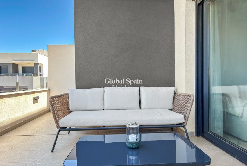 Revente - APPARTEMENT -
ORIHUELA COSTA - Costa Blanca