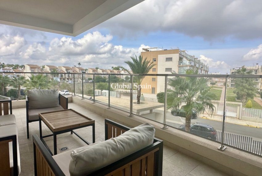 Revente - APPARTEMENT -
ORIHUELA COSTA - Costa Blanca