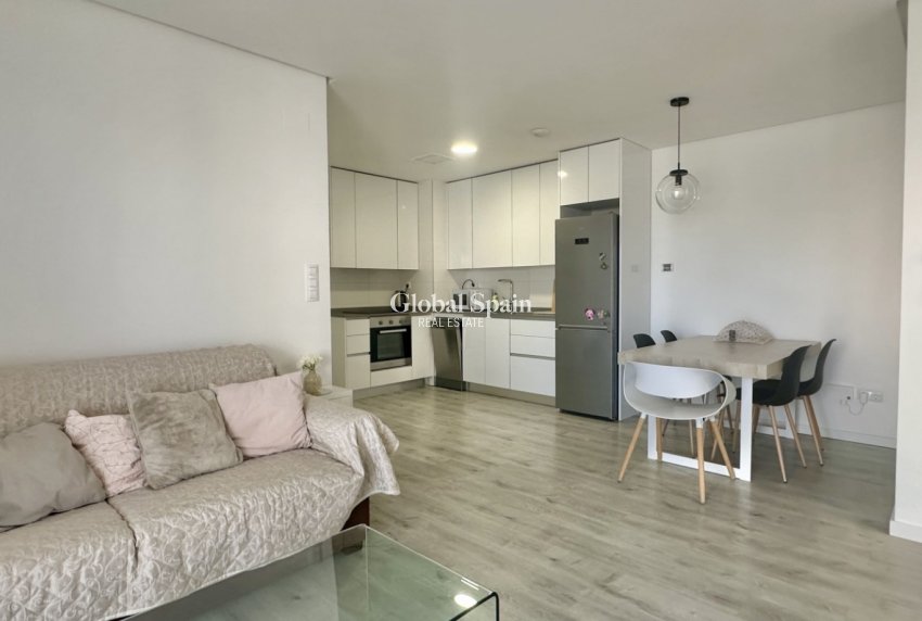 Revente - APPARTEMENT -
ORIHUELA COSTA - Costa Blanca
