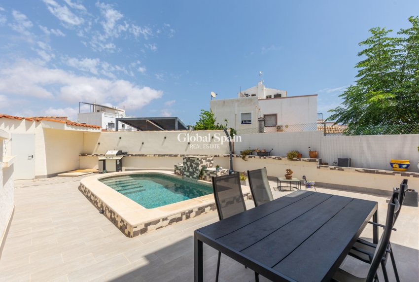 Revente - APPARTEMENT -
ORIHUELA COSTA - Costa Blanca