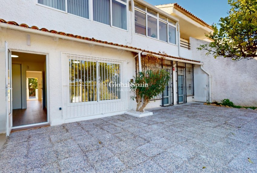 Revente - APPARTEMENT -
ORIHUELA COSTA - Costa Blanca