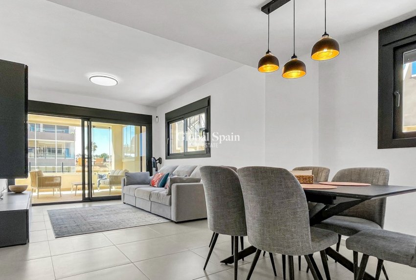 Revente - APPARTEMENT -
ORIHUELA COSTA - Costa Blanca