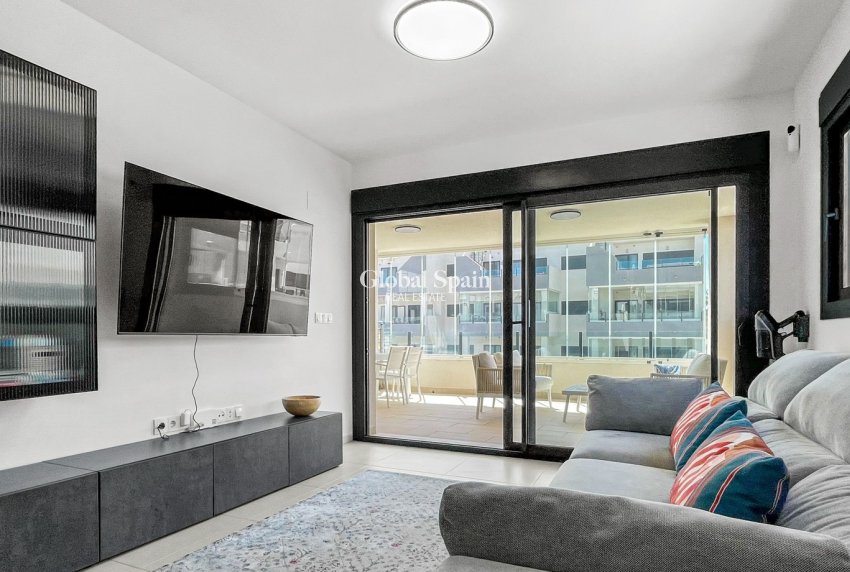 Revente - APPARTEMENT -
ORIHUELA COSTA - Costa Blanca