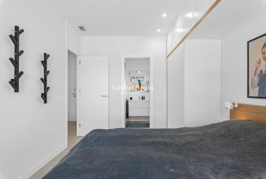 Revente - APPARTEMENT -
ORIHUELA COSTA - Costa Blanca