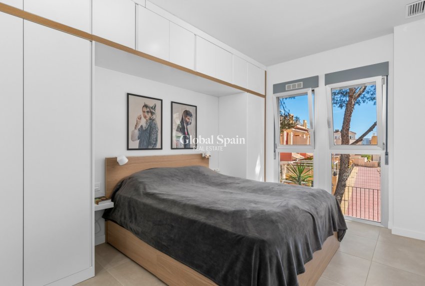 Revente - APPARTEMENT -
ORIHUELA COSTA - Costa Blanca