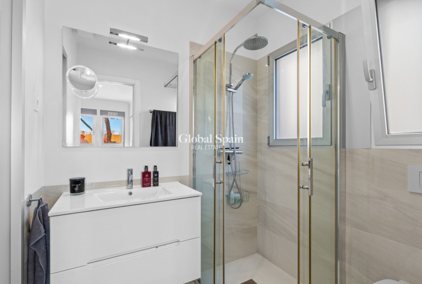 Revente - APPARTEMENT -
ORIHUELA COSTA - Costa Blanca
