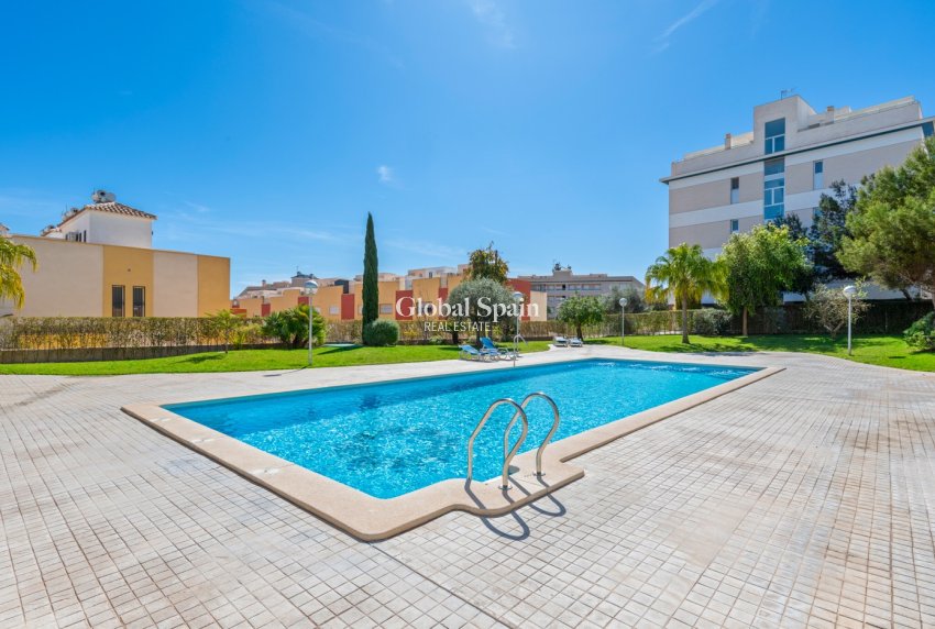 Revente - APPARTEMENT -
ORIHUELA COSTA - Costa Blanca