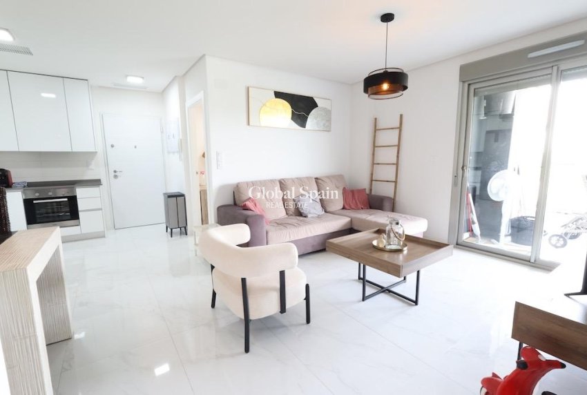 Revente - APPARTEMENT -
ORIHUELA COSTA - Costa Blanca