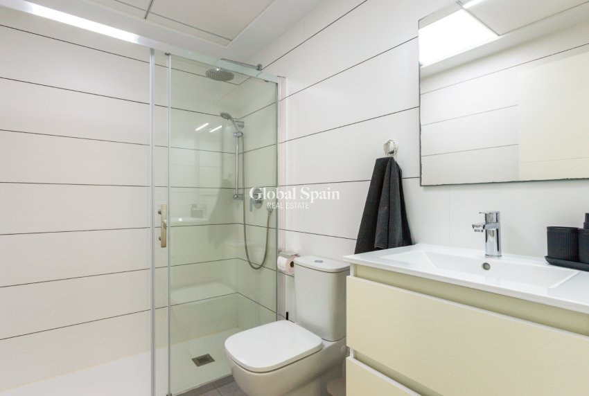 Revente - APPARTEMENT -
ORIHUELA COSTA - Costa Blanca