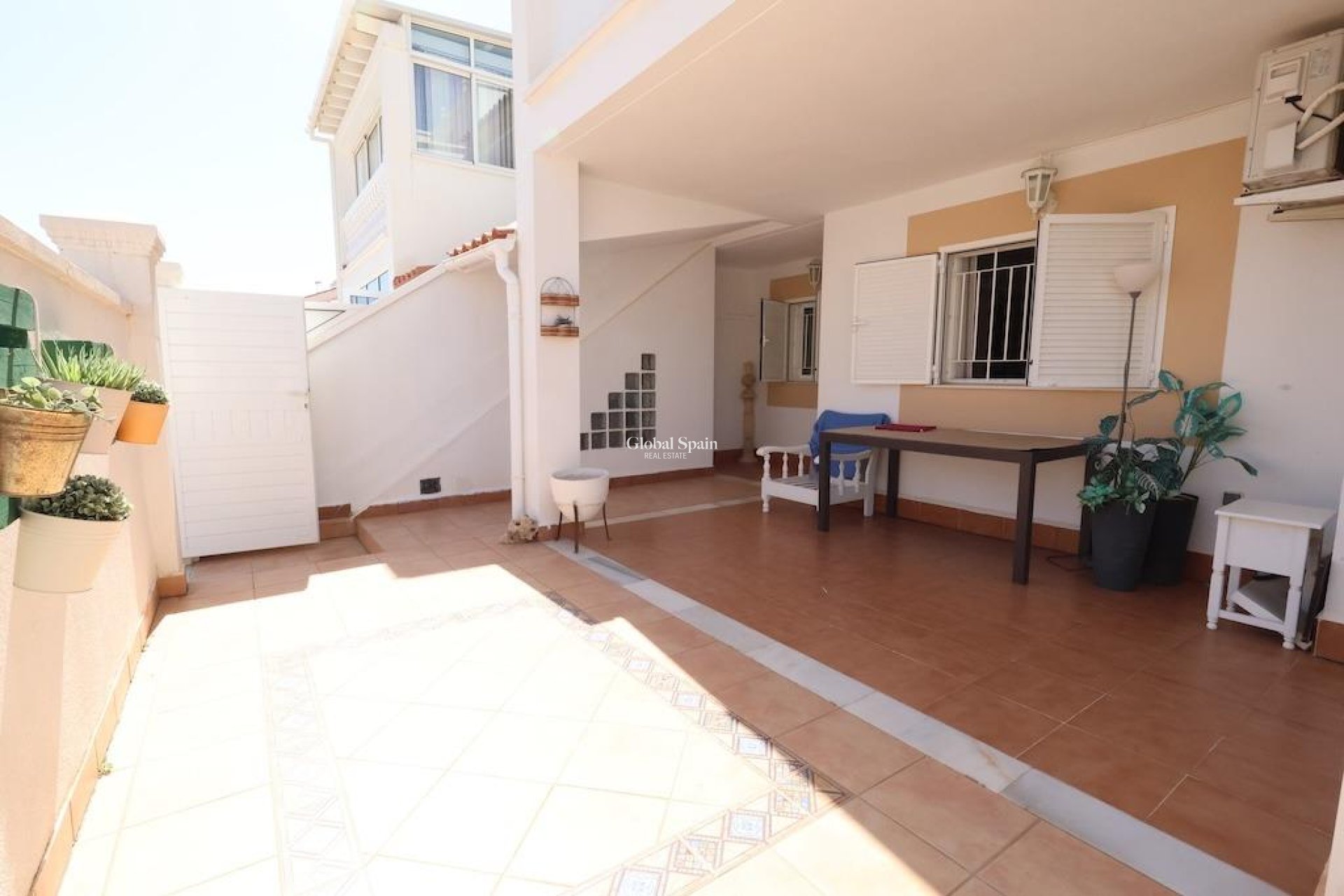 Revente - APPARTEMENT -
ORIHUELA COSTA - Costa Blanca
