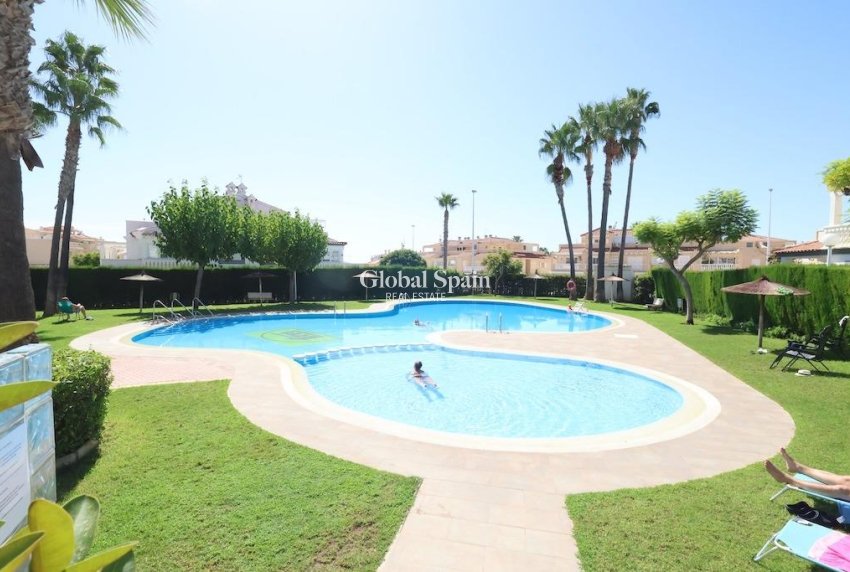 Revente - APPARTEMENT -
ORIHUELA COSTA - Costa Blanca