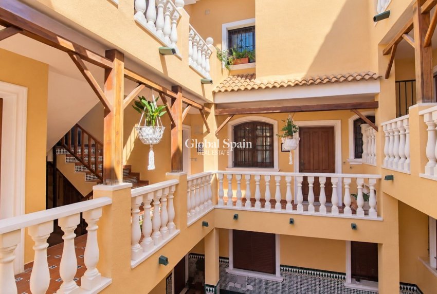 Revente - APPARTEMENT -
ORIHUELA COSTA - Costa Blanca