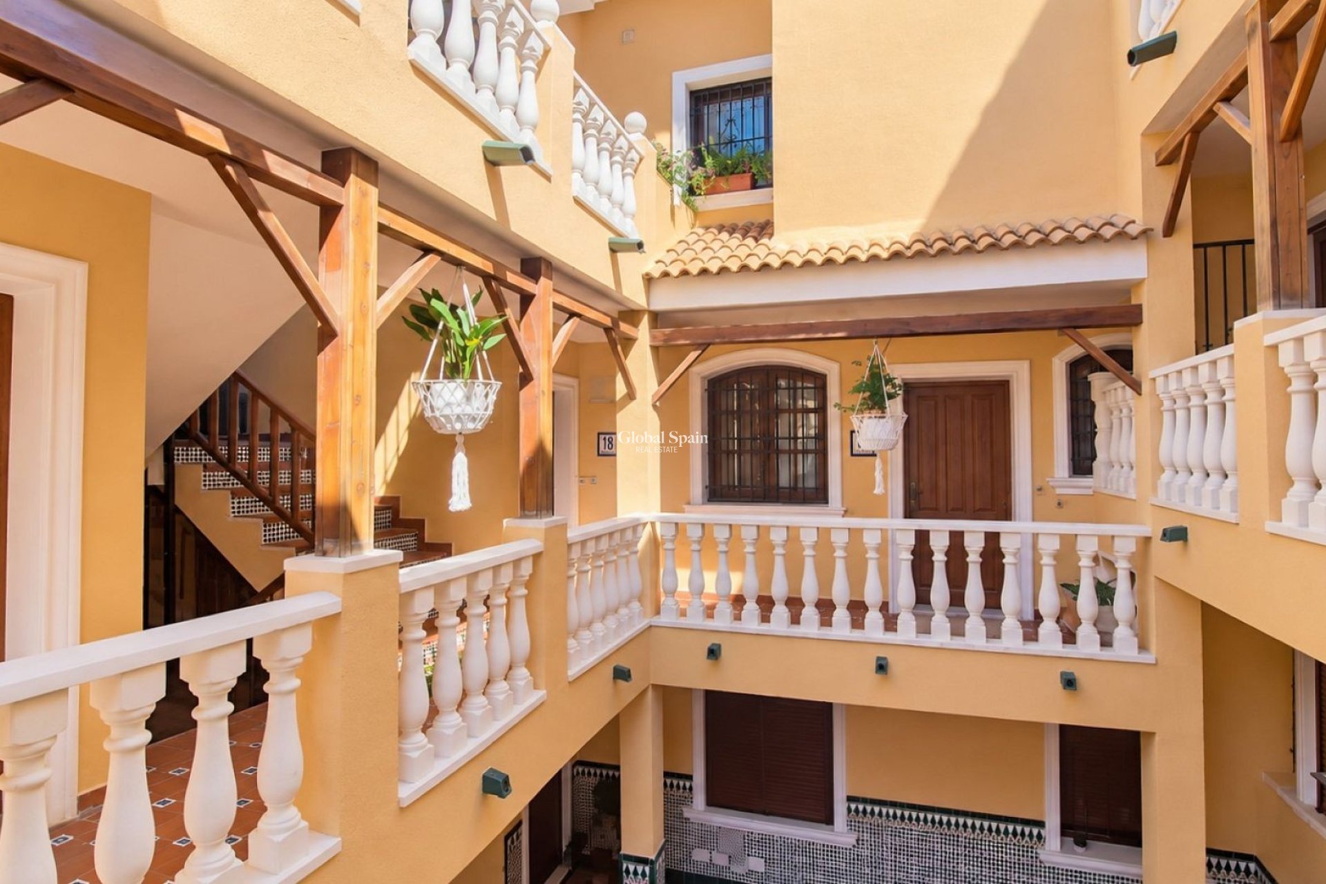 Revente - APPARTEMENT -
ORIHUELA COSTA - Costa Blanca