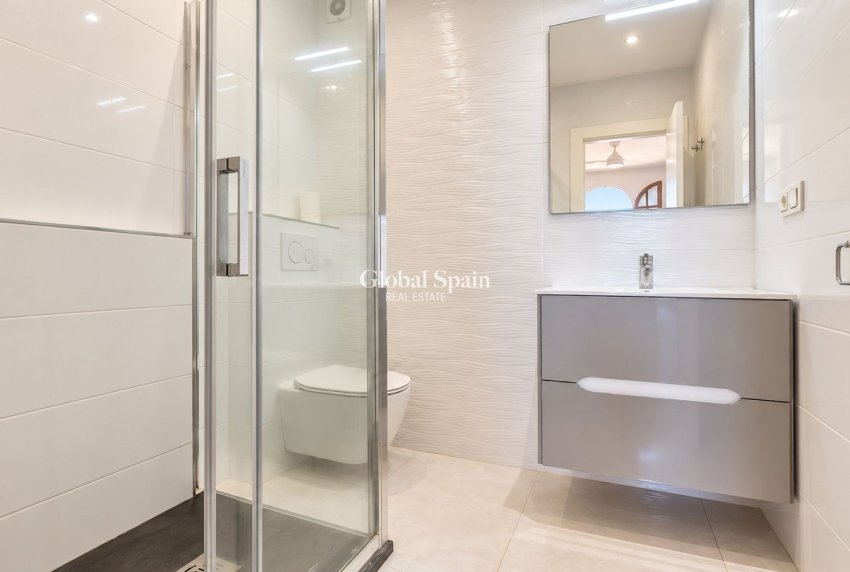 Revente - APPARTEMENT -
ORIHUELA COSTA - Costa Blanca