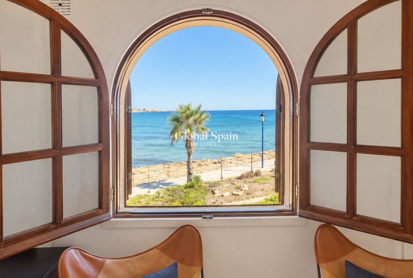 Revente - APPARTEMENT -
ORIHUELA COSTA - Costa Blanca