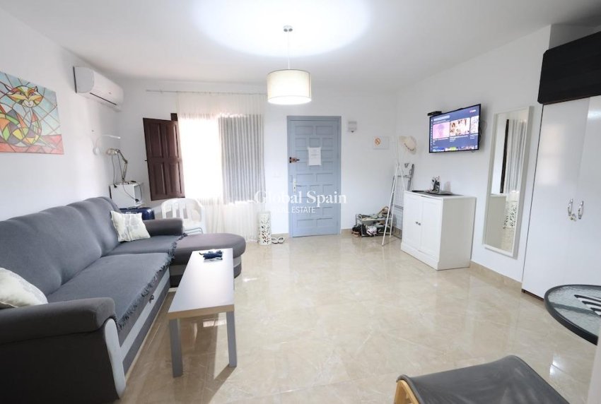 Revente - APPARTEMENT -
ORIHUELA COSTA - Costa Blanca