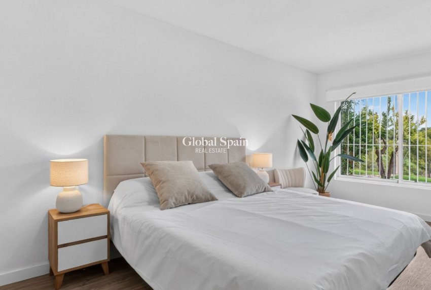 Revente - APPARTEMENT -
ORIHUELA COSTA - Costa Blanca