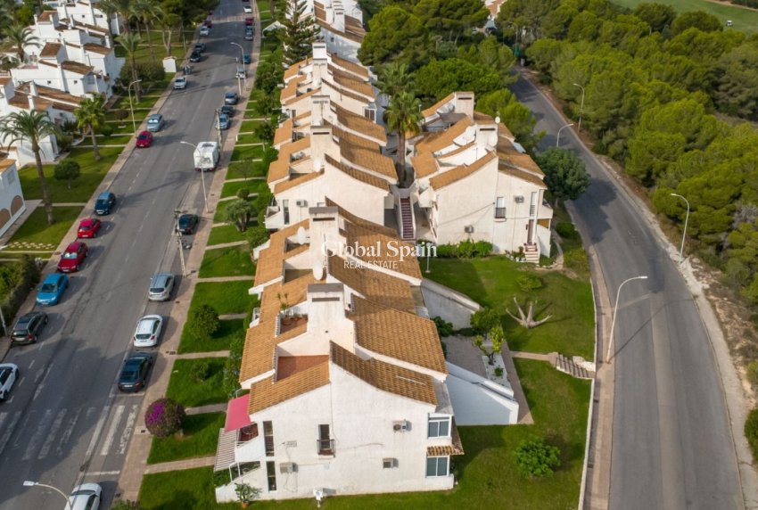 Revente - APPARTEMENT -
ORIHUELA COSTA - Costa Blanca