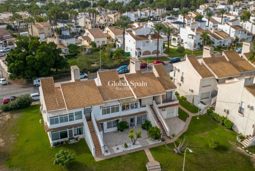 Revente - APPARTEMENT -
ORIHUELA COSTA - Costa Blanca