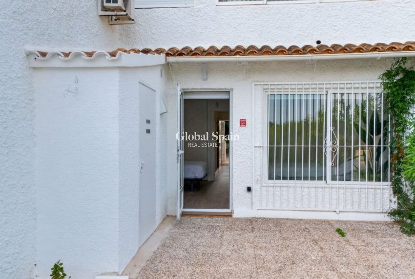 Revente - APPARTEMENT -
ORIHUELA COSTA - Costa Blanca