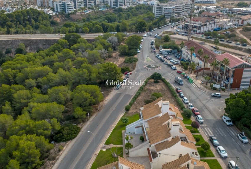 Revente - APPARTEMENT -
ORIHUELA COSTA - Costa Blanca