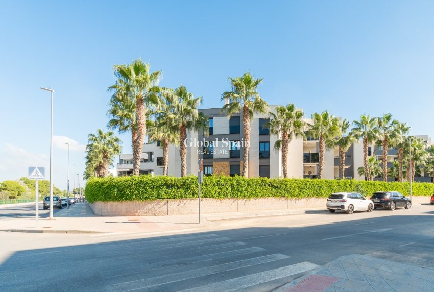 Revente - APPARTEMENT -
ORIHUELA COSTA - Costa Blanca
