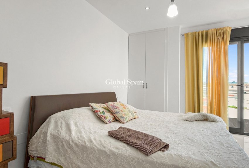 Revente - APPARTEMENT -
ORIHUELA COSTA - Costa Blanca