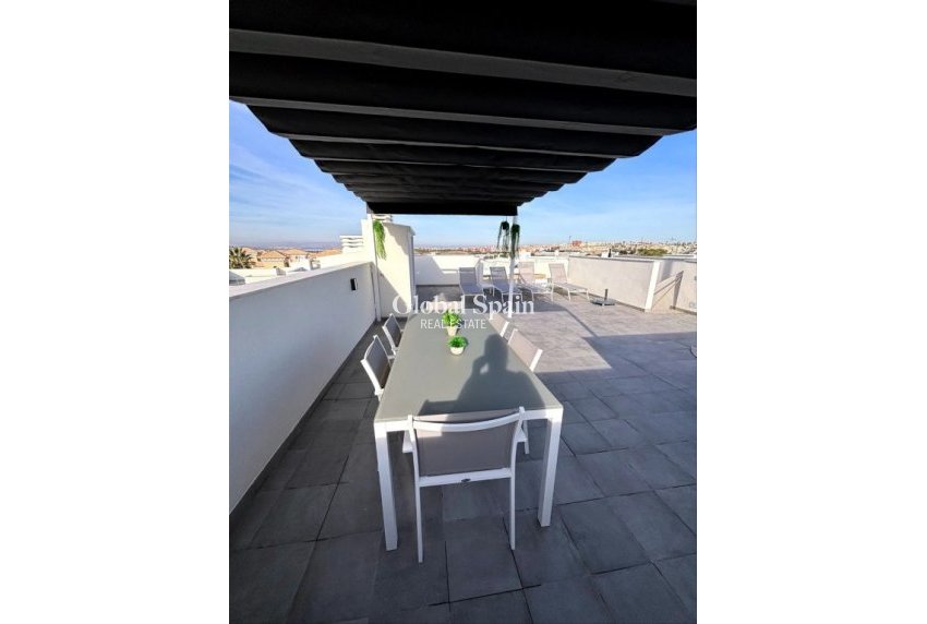 Revente - APPARTEMENT -
ORIHUELA COSTA - Inland