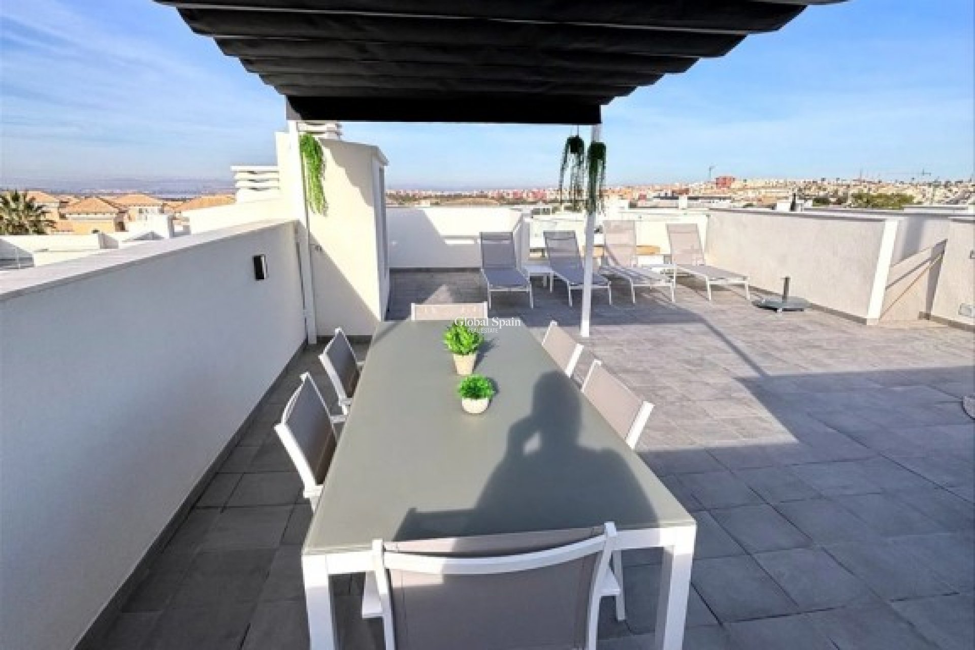 Revente - APPARTEMENT -
ORIHUELA COSTA - Inland
