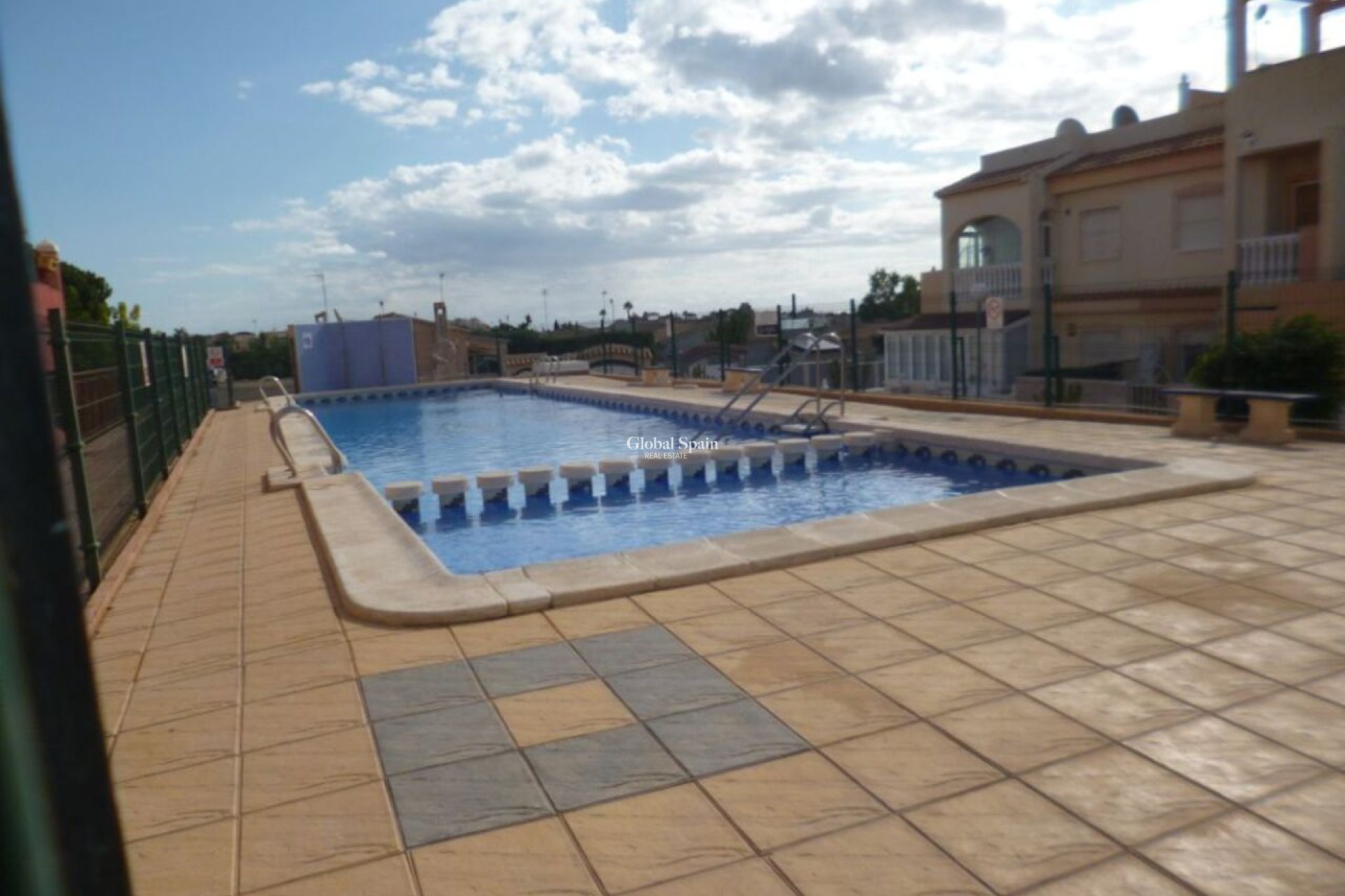 Revente - APPARTEMENT -
ORIHUELA COSTA - Inland