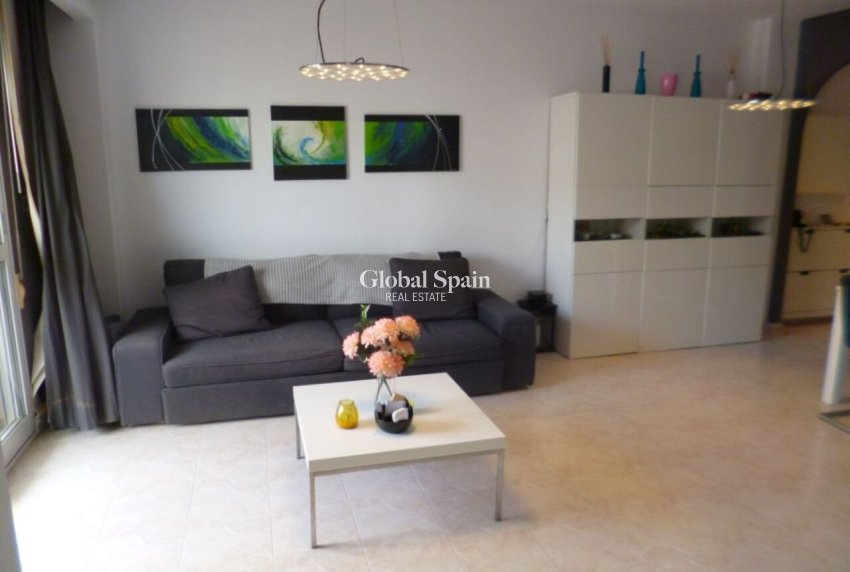Revente - APPARTEMENT -
ORIHUELA COSTA - Inland