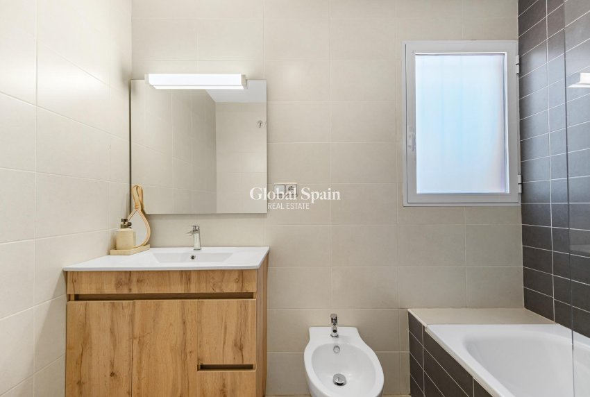 Revente - Appartement -
ORIHUELA COSTA - La Regia