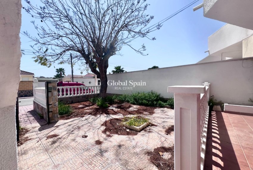 Revente - APPARTEMENT -
ORIHUELA COSTA - La Regia