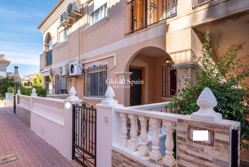 Revente - APPARTEMENT -
ORIHUELA COSTA - La Regia
