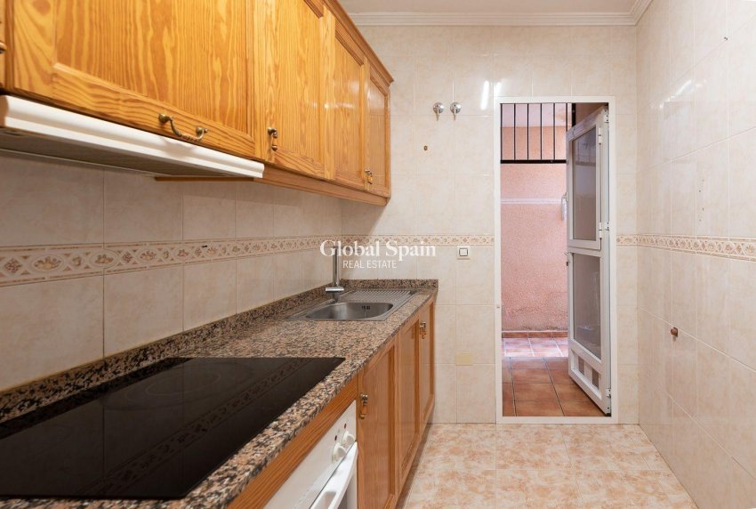 Revente - APPARTEMENT -
ORIHUELA COSTA - La Regia