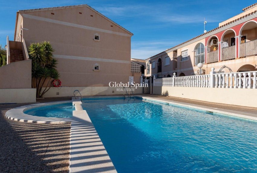 Revente - APPARTEMENT -
ORIHUELA COSTA - La Regia