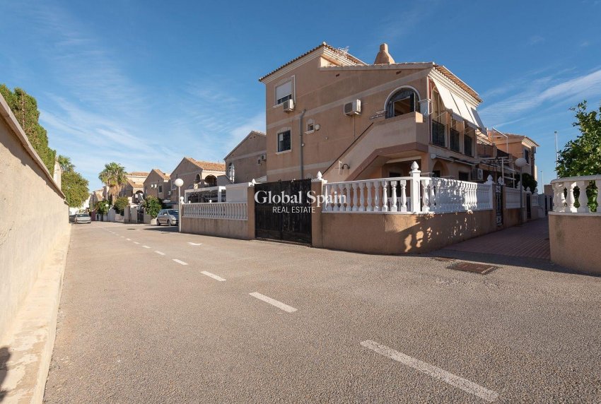 Revente - APPARTEMENT -
ORIHUELA COSTA - La Regia