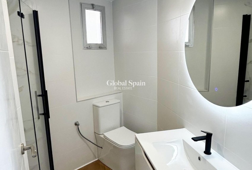 Revente - APPARTEMENT -
ORIHUELA COSTA - La Regia