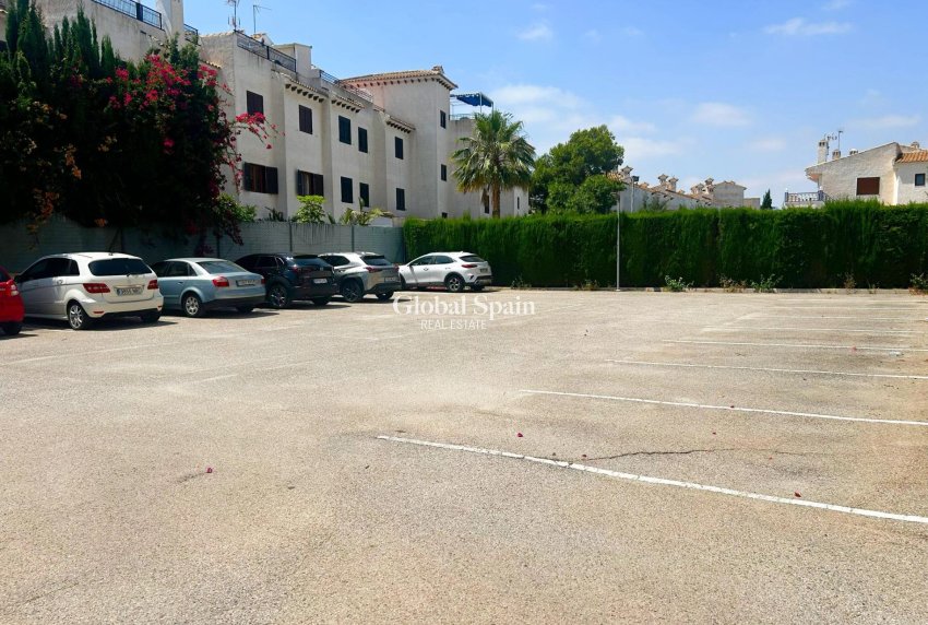 Revente - APPARTEMENT -
ORIHUELA COSTA - La Regia