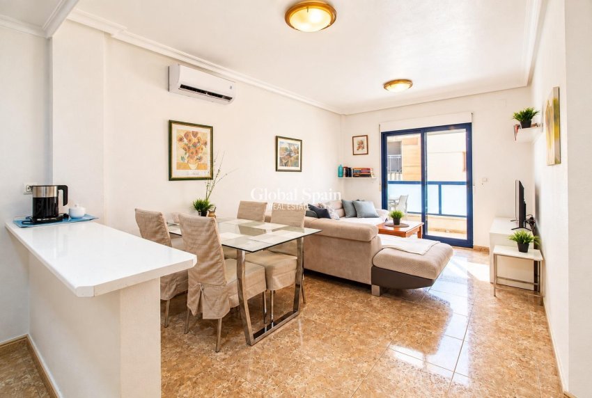Revente - APPARTEMENT -
ORIHUELA COSTA - La Regia