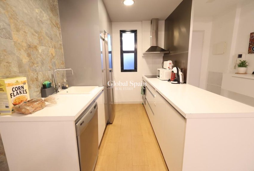 Revente - APPARTEMENT -
ORIHUELA COSTA - La Zenia