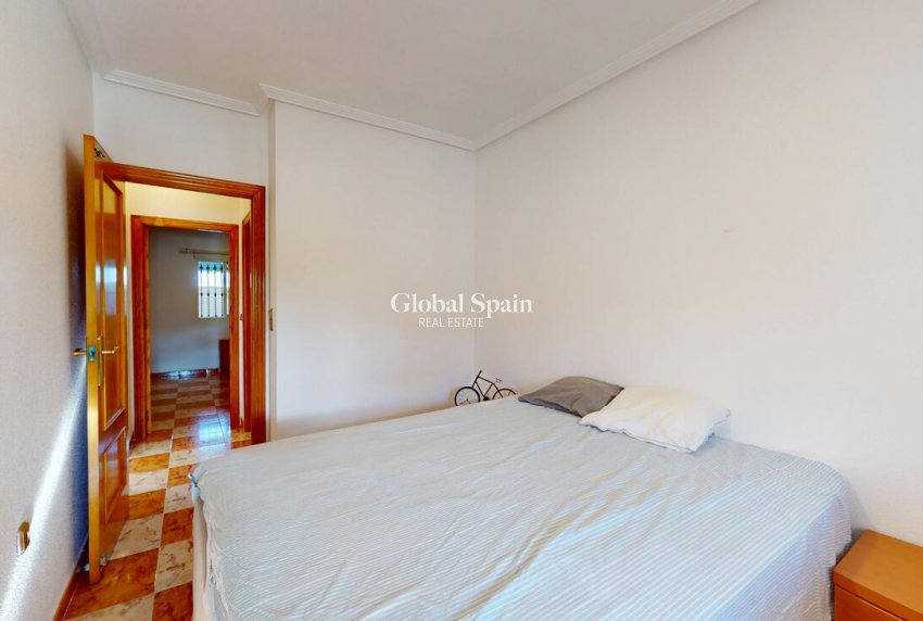 Revente - APPARTEMENT -
ORIHUELA COSTA - La Zenia