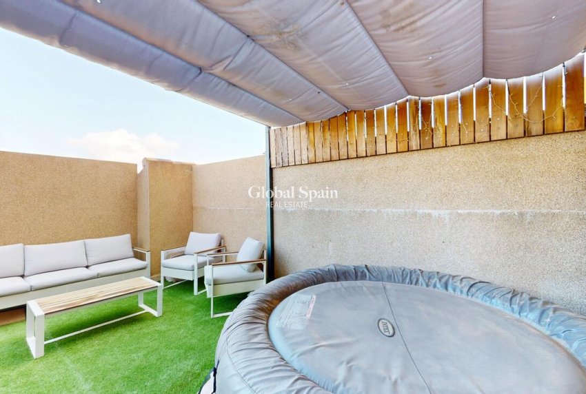 Revente - APPARTEMENT -
ORIHUELA COSTA - La Zenia