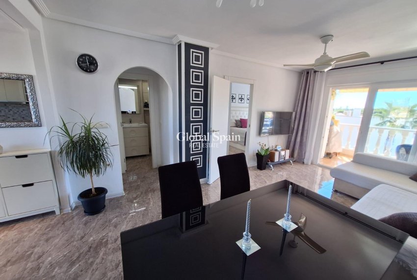 Revente - APPARTEMENT -
ORIHUELA COSTA - La Zenia