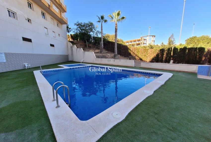 Revente - APPARTEMENT -
ORIHUELA COSTA - La Zenia