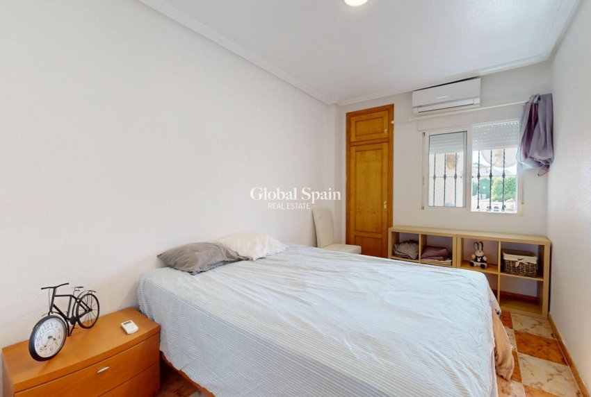 Revente - APPARTEMENT -
ORIHUELA COSTA - La Zenia