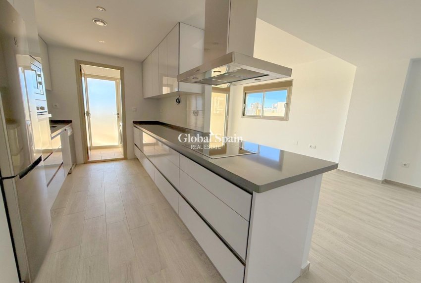 Revente - APPARTEMENT -
ORIHUELA COSTA - La Zenia