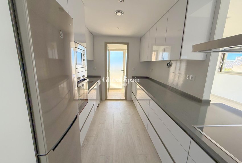 Revente - APPARTEMENT -
ORIHUELA COSTA - La Zenia