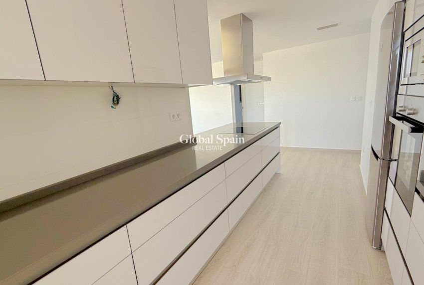 Revente - APPARTEMENT -
ORIHUELA COSTA - La Zenia